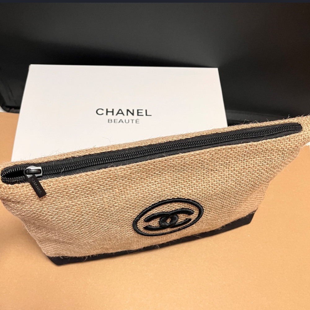 Chanel VIP Makeup Bag - Picture 2 of 6